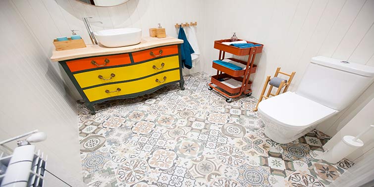 suelo hidráulico | Cubicup baño con baldosa hidráulica