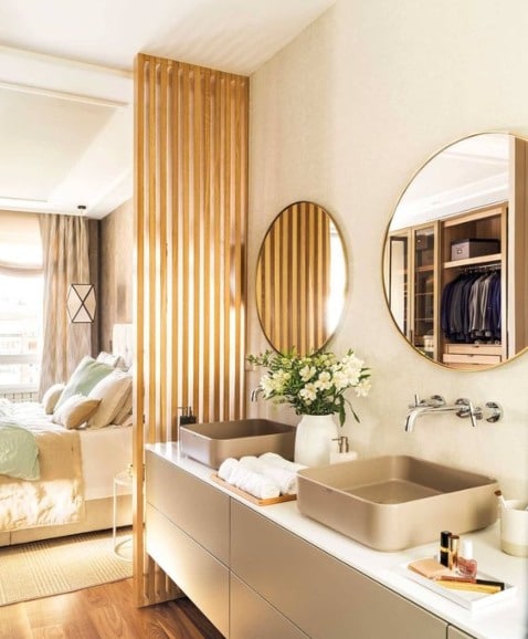 dormitorios con vestidor y baño en suite