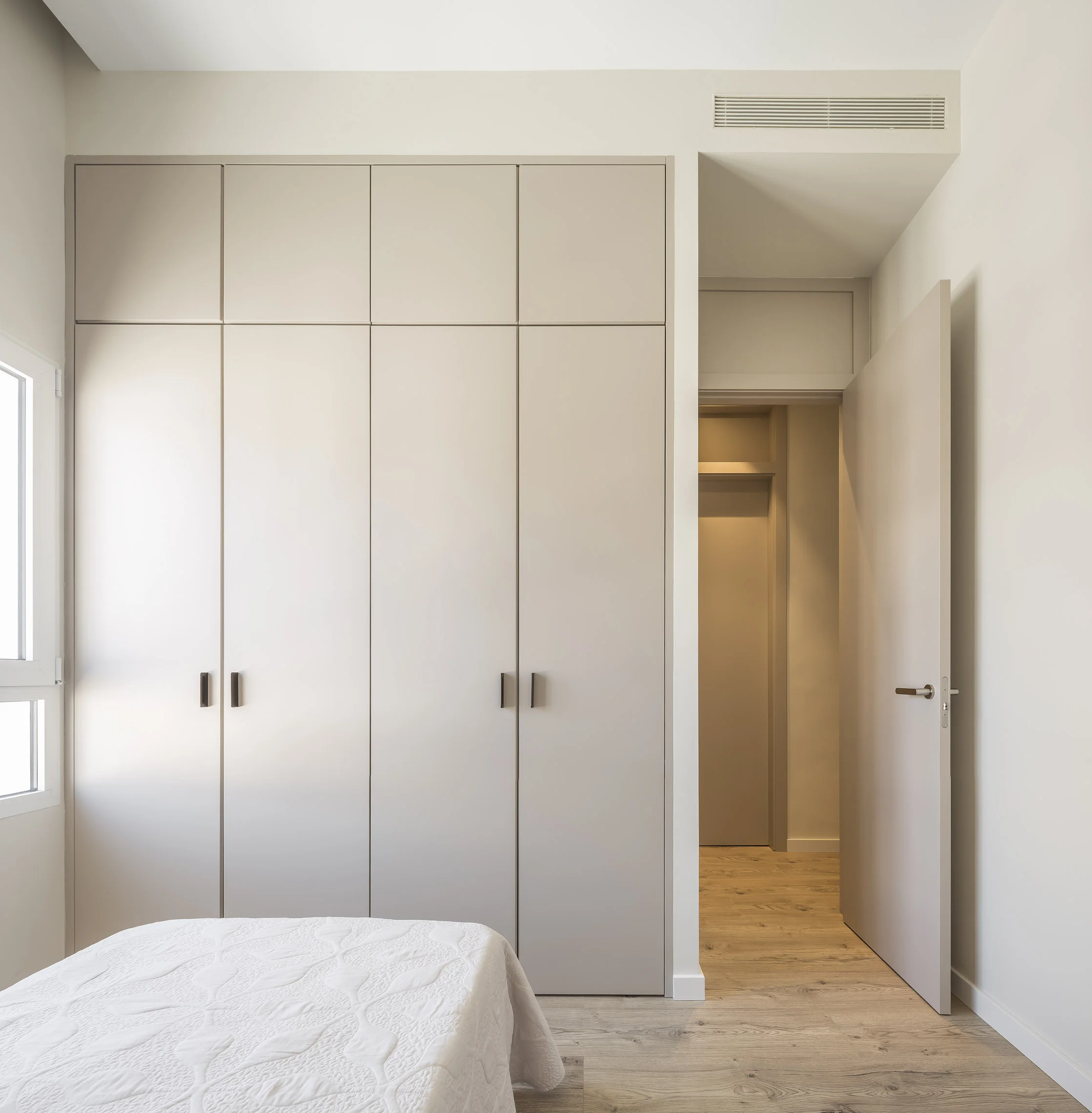 Reforma de casa estilo Clásico Contemporáneo en l’Eixample, Valencia