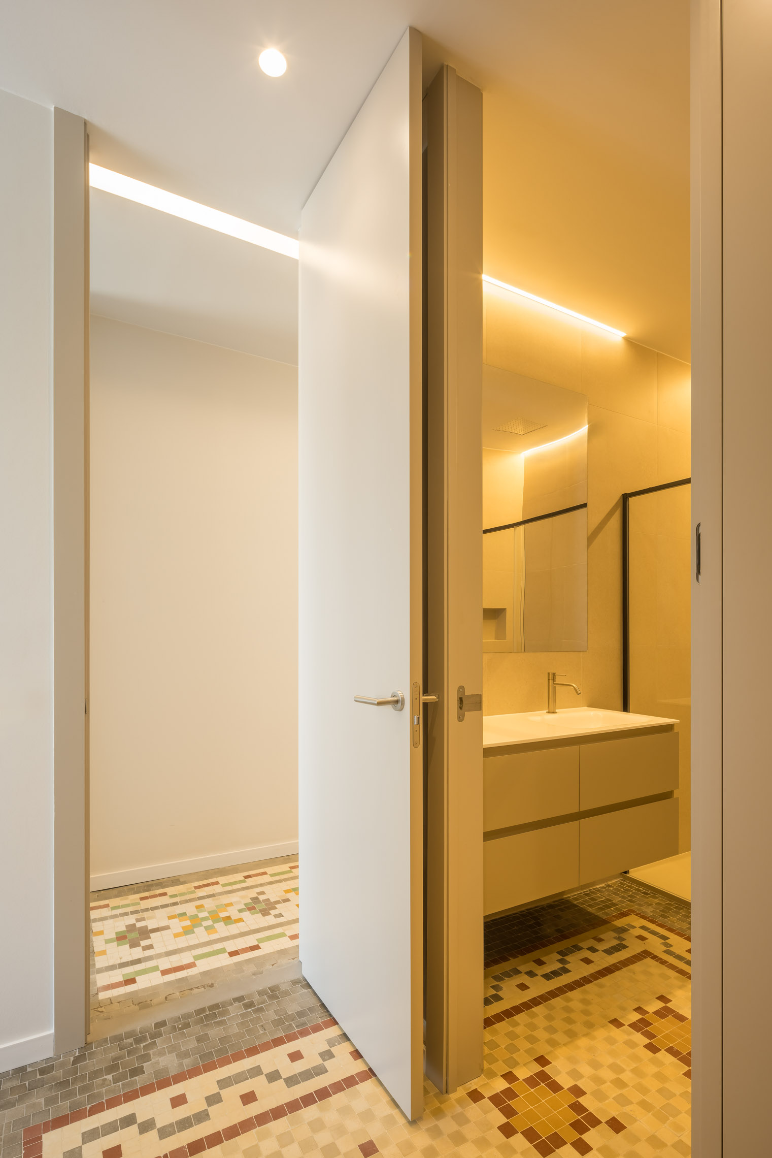 Reforma integral estilo Clásico contemporáneo en La Roqueta, Valencia