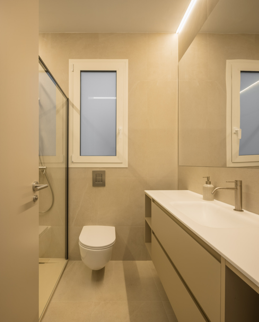 Reforma integral estilo Clásico contemporáneo en La Roqueta, Valencia