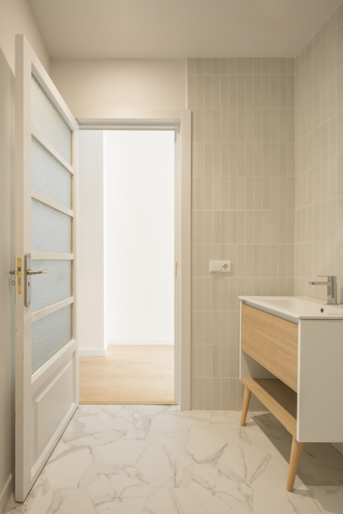 Reforma de piso estilo Clásico contemporáneo en Gràcia, Barcelona